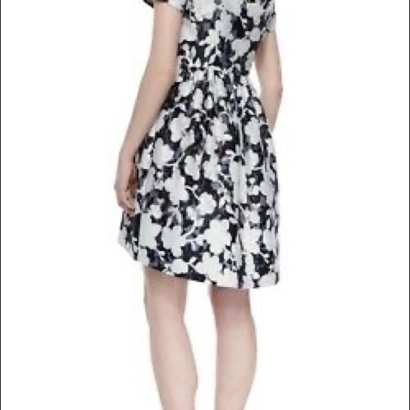 Black & White Floral Short Sleeve Dress - Picture 6 of 10